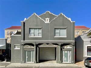 4 Bed Duplex in Strand Central