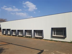 2.2 ha Land available in Pomona
