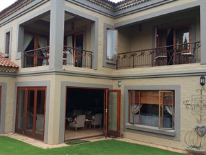 5 Bed House in Woodhill