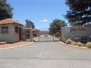 2 Bed Townhouse in Roodepoort West