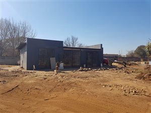 8700 m² Land available in Raslouw