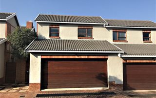 3 Bedroom Duplex in Mooikloof Equestrian Estate