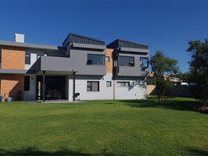 5 Bed House in The Ridge Estate