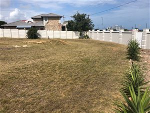 824 m² Land available in Klein Brak River