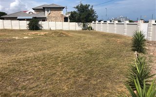824 m² Land available in Klein Brak River