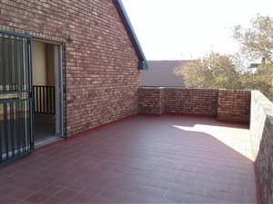 3 Bed Apartment in Rietvalleirand
