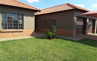 3 Bedroom Simplex in Waterkloof