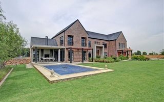 5 Bedroom House in Mooikloof Equestrian Estate