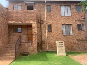 3 Bed Apartment in Elandspark