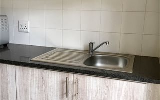 2 Bedroom Garden Cottage in Silverton
