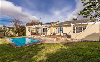 3 Bedroom House in Constantia