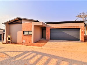 3 Bed House in Sonheuwel