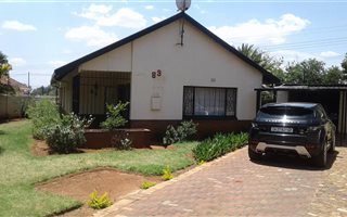 3 Bedroom House in Edelweiss