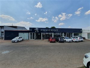 520 m² Retail Space in Die Hoewes