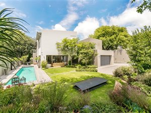 5 Bed House in Melrose
