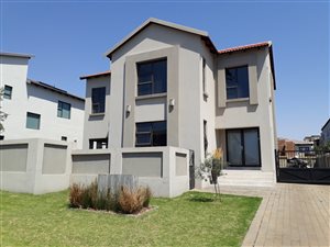 3 Bed House in Boardwalk