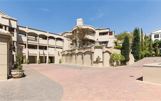 3 Bedroom Apartment in Hyde Park