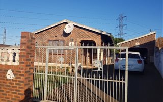 3 Bedroom House in Southgate