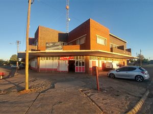 555 m² Retail Space in La Hoff