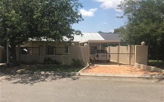 3 Bedroom House in Lakeside Village