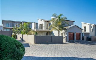 3 Bedroom Townhouse in Eagle Canyon Golf Estate