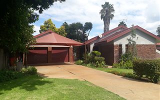3 Bedroom House in Penina Park