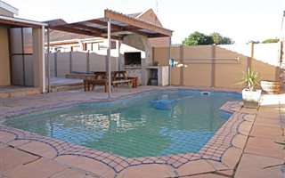 4 Bedroom House in Lotus River