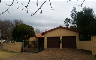 3 Bedroom House in Bromhof