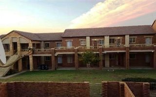 2 Bedroom Apartment in Mooikloof Ridge