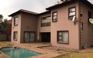 6 Bedroom House in Helderwyk