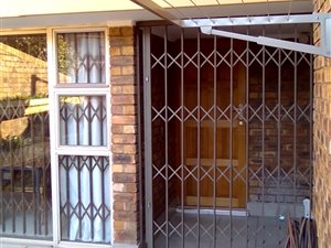 3 Bed Townhouse in Vanderbijlpark CE3