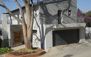 4 Bedroom Cluster in Waterkloof Park