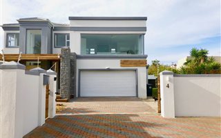 4 Bedroom House in Sunset Beach