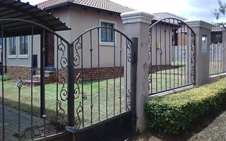 3 Bedroom House in Cosmo City