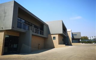1080 m² Industrial space in Longmeadow