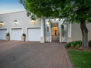 4 Bedroom House in Fourways Gardens