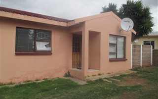 2 Bedroom House in Scheepers Heights