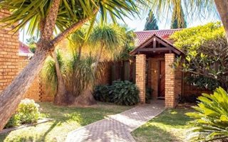 3 Bedroom Duet in Newlands