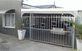 3 Bedroom Simplex in Trenance Manor