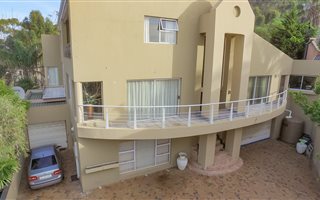 6 Bedroom House in Loevenstein