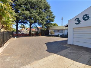 253 m² Commercial space in Ontdekkers Park