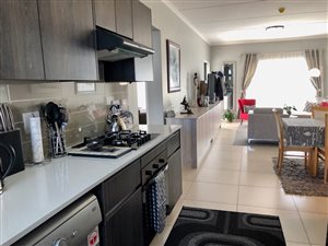 2 Bed Apartment in Paardevlei