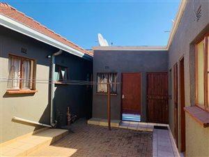 2 Bed House in Tembisa
