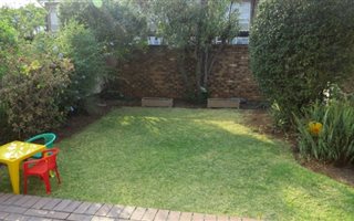 3 Bedroom Townhouse in Elma Park