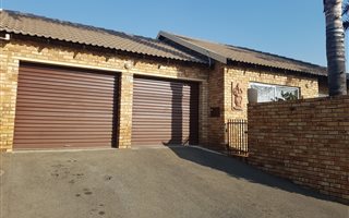 2 Bedroom Townhouse in Honeydew Ridge