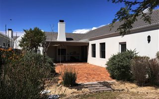3 Bedroom House in Sunningdale