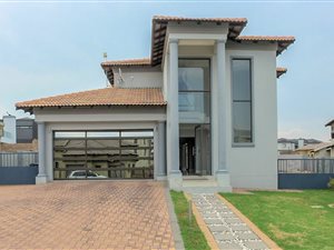 4 Bed House in Blue Valley Golf Estate