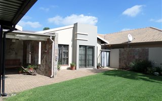 5 Bedroom House in Brackendowns