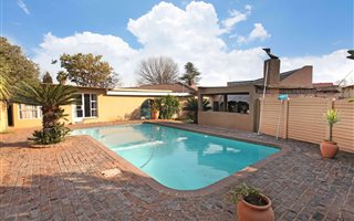 7 Bedroom House in Elspark