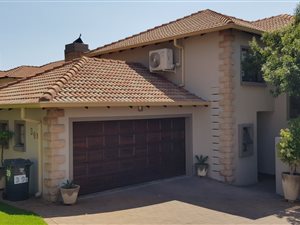 3 Bed Duet in Irene View Estate